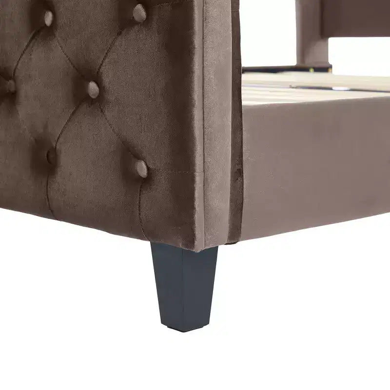 Lit King à plateforme traîneau, tête de lit à oreilles, velours capitonné, capacité de 363 kg